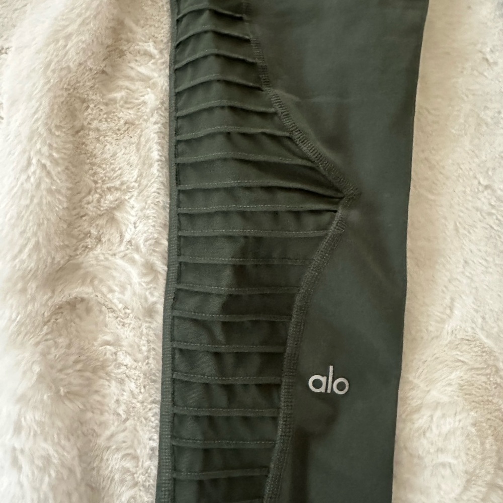 ALO Yoga green legging